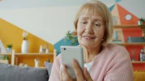 Independence Redefined: How AI Captions Empower Late-Deafened Adults